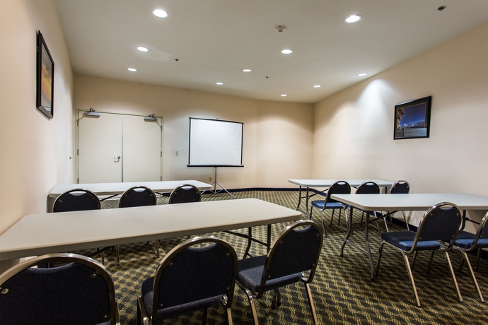 Imagen de los interiores del Hotel Quality Inn and Suites Fresno Northwest. Foto 14