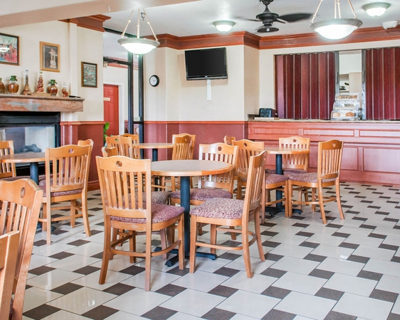 Imagen del bar/restaurante del Hotel Quality Inn and Suites Gallup I-40 Exit 20. Foto 4