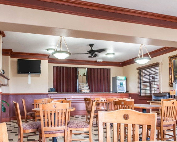 Imagen del bar/restaurante del Hotel Quality Inn and Suites Gallup I-40 Exit 20. Foto 5