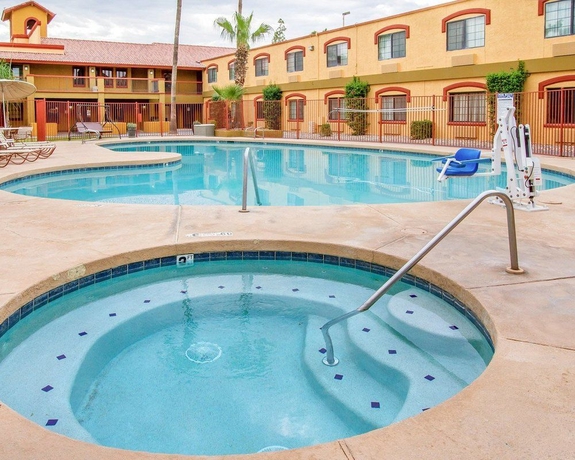 Imagen de la piscina del Hotel Quality Inn and Suites Goodyear - Phoenix West. Foto 16