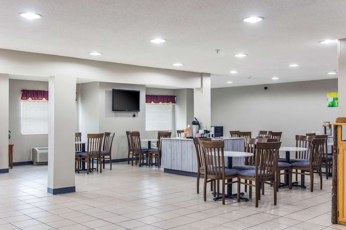 Imagen de los interiores del Hotel Quality Inn and Suites Grove City - Outlet Mall. Foto 20