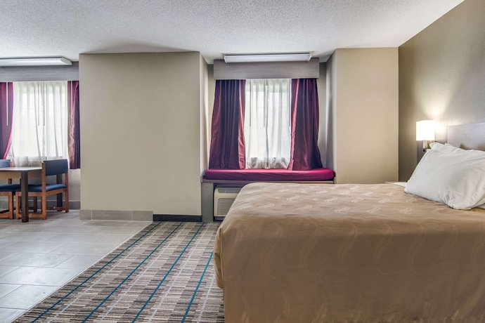 Imagen de la habitación del Hotel Quality Inn and Suites Grove City - Outlet Mall. Foto 13