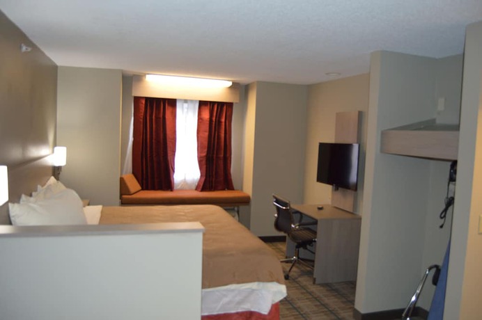 Imagen de la habitación del Hotel Quality Inn and Suites Grove City - Outlet Mall. Foto 14