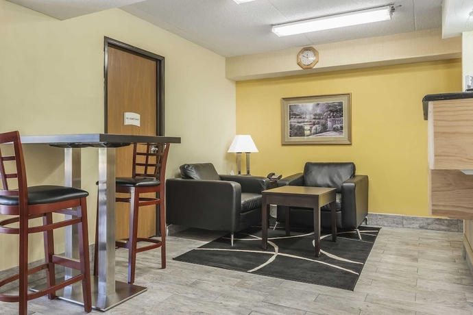 Imagen de los interiores del Hotel Quality Inn and Suites, Harmarville . Foto 18