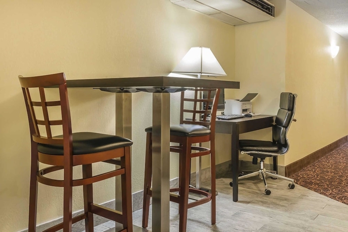 Imagen de los interiores del Hotel Quality Inn and Suites, Harmarville . Foto 19