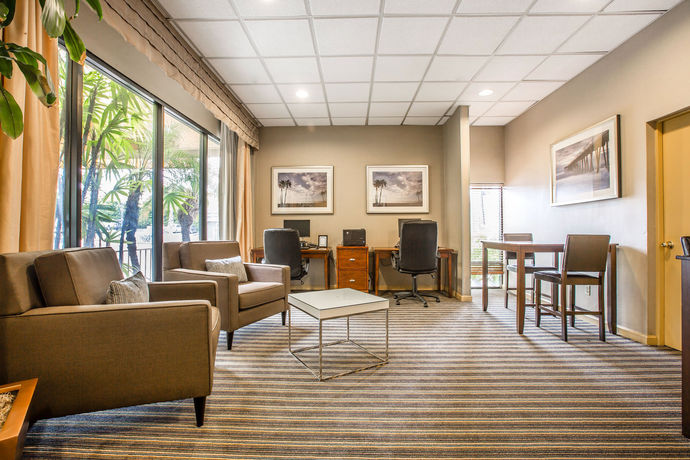 Imagen de los interiores del Hotel Quality Inn and Suites Hermosa Beach. Foto 13