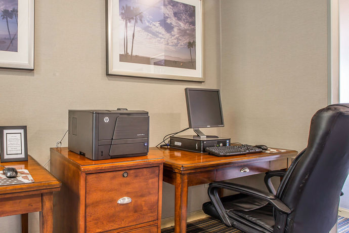 Imagen de los interiores del Hotel Quality Inn and Suites Hermosa Beach. Foto 15