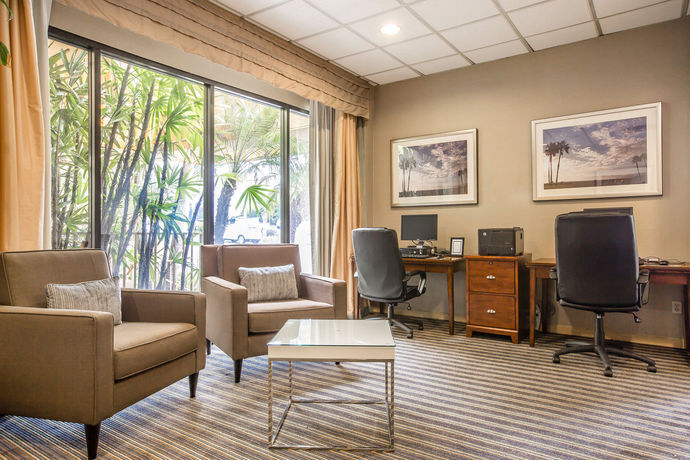 Imagen de los interiores del Hotel Quality Inn and Suites Hermosa Beach. Foto 16