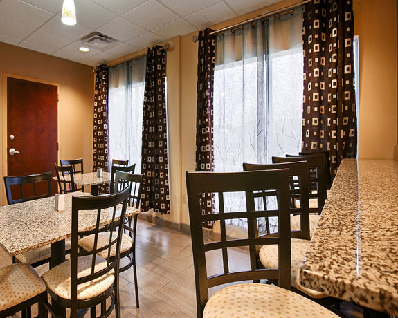 Imagen del bar/restaurante del Hotel Quality Inn and Suites Huntsville Research Park Area. Foto 2