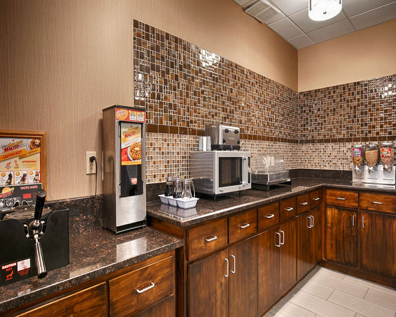 Imagen del bar/restaurante del Hotel Quality Inn and Suites Huntsville Research Park Area. Foto 3