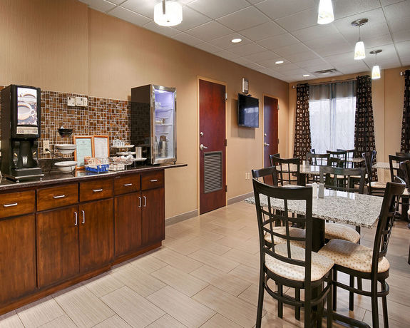 Imagen del bar/restaurante del Hotel Quality Inn and Suites Huntsville Research Park Area. Foto 4