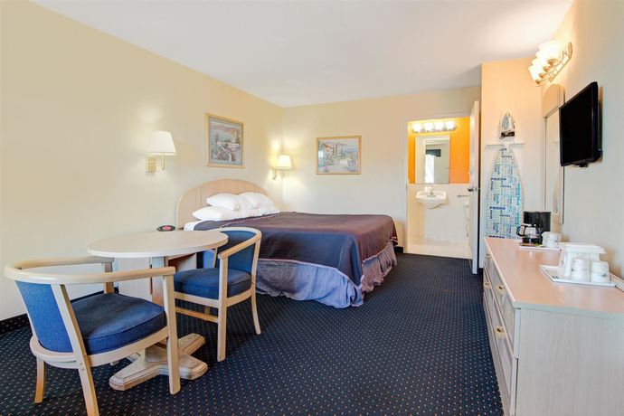 Imagen del bar/restaurante del Hotel Quality Inn and Suites I-10 near Fiesta Texas. Foto 2