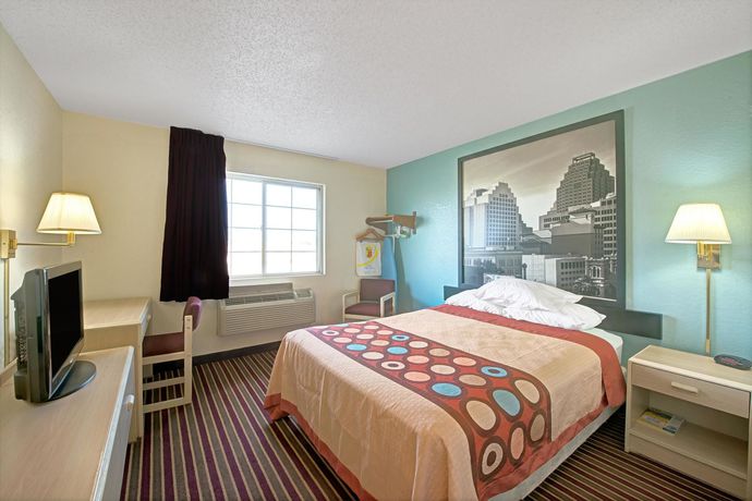 Imagen de la habitación del Hotel Quality Inn and Suites I-10 near Fiesta Texas. Foto 11
