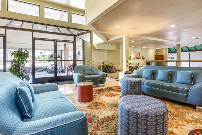 Imagen de los interiores del Hotel Quality Inn and Suites Irvine Spectrum. Foto 14