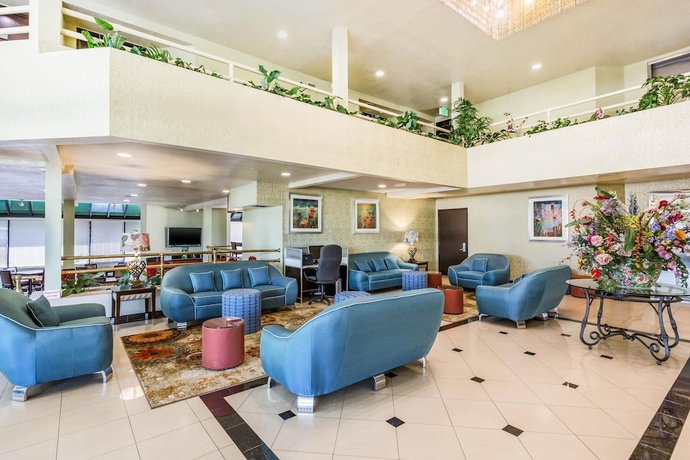 Imagen de los interiores del Hotel Quality Inn and Suites Irvine Spectrum. Foto 17