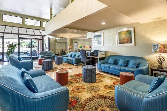 Imagen de los interiores del Hotel Quality Inn and Suites Irvine Spectrum. Foto 18