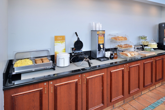 Imagen del bar/restaurante del Hotel Quality Inn and Suites Jacksonville-baymeadows. Foto 4