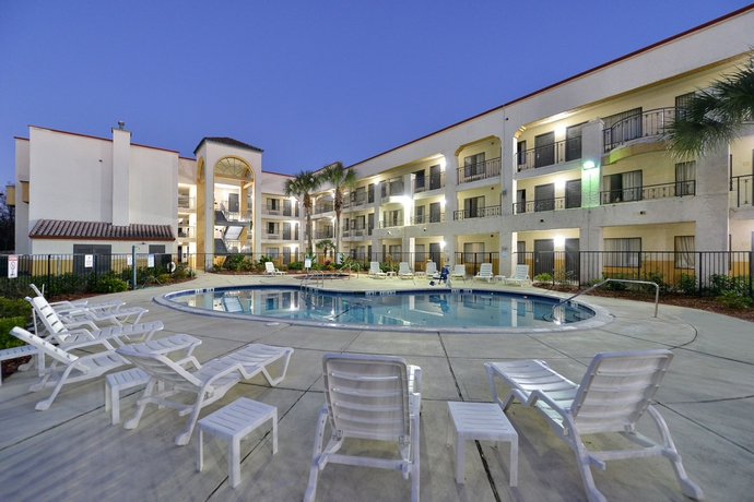 Imagen de la piscina del Hotel Quality Inn and Suites Jacksonville-baymeadows. Foto 15