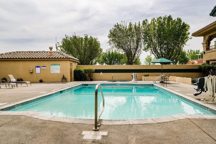Imagen de la piscina del Hotel Quality Inn and Suites Lathrop - South Stockton. Foto 18