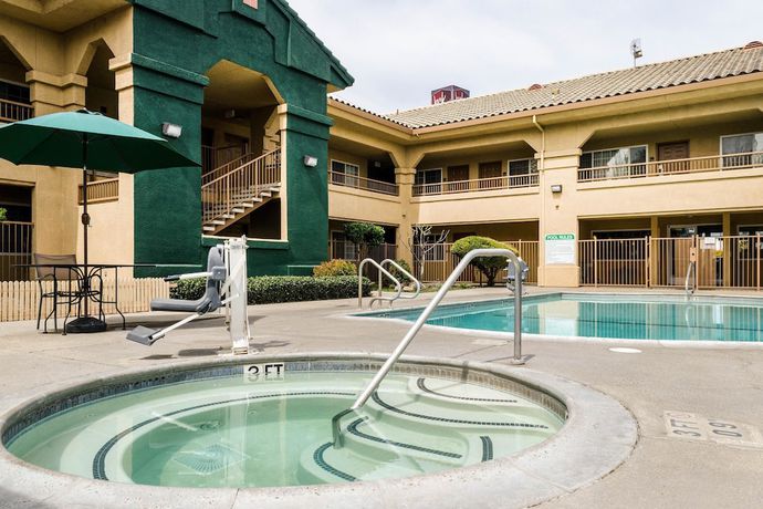 Imagen de la piscina del Hotel Quality Inn and Suites Lathrop - South Stockton. Foto 20