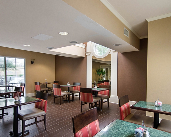 Imagen del bar/restaurante del Hotel Quality Inn and Suites Little Rock West. Foto 5