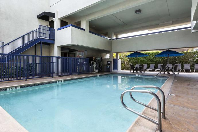 Imagen general del Hotel Quality Inn and Suites Los Angeles Airport - Lax. Foto 11