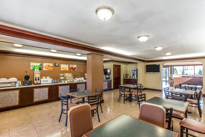 Imagen del bar/restaurante del Hotel Quality Inn and Suites Macon North. Foto 3