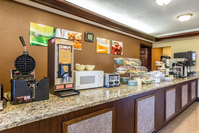 Imagen del bar/restaurante del Hotel Quality Inn and Suites Macon North. Foto 4