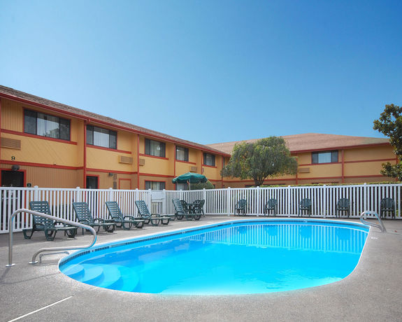 Imagen del bar/restaurante del Hotel Quality Inn and Suites Medford Airport. Foto 2