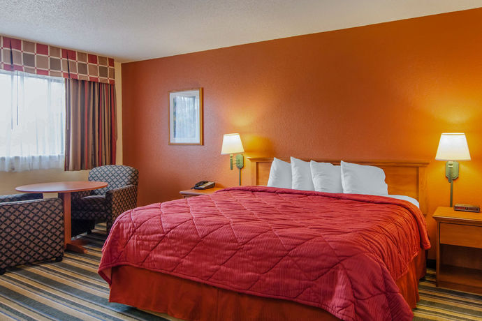 Imagen de los interiores del Hotel Quality Inn and Suites Medford Airport. Foto 14