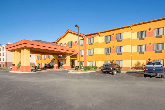 Imagen general del Hotel Quality Inn and Suites MidAmerica Industrial Park Area. Foto 1