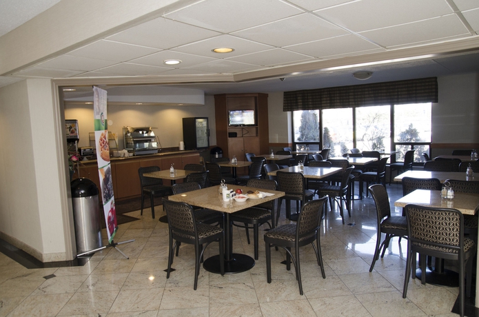 Imagen del bar/restaurante del Hotel Quality Inn and Suites, Mississauga. Foto 3