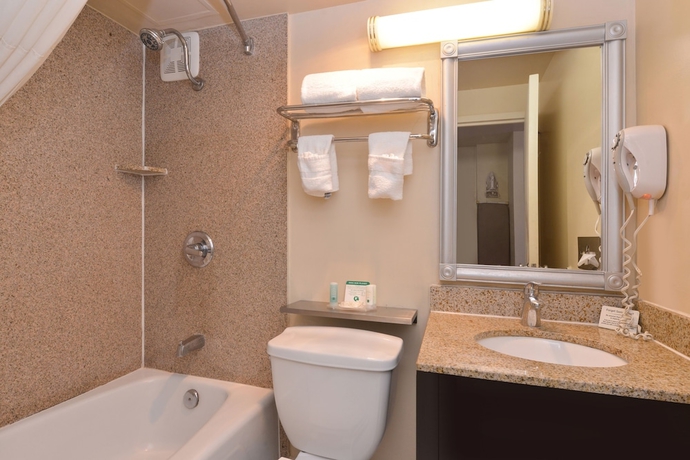Imagen de la habitación del Hotel Quality Inn and Suites Montebello - Los Angeles. Foto 15