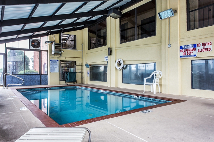 Imagen de la piscina del Hotel Quality Inn and Suites Morrow Atlanta South. Foto 15