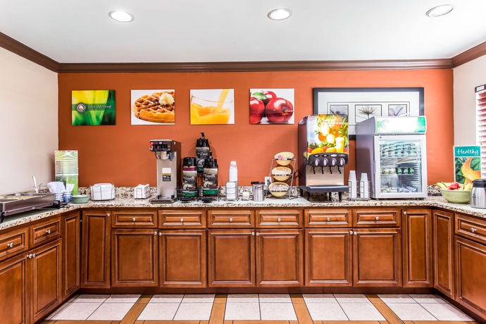 Imagen del bar/restaurante del Hotel Quality Inn and Suites Morrow Atlanta South. Foto 4