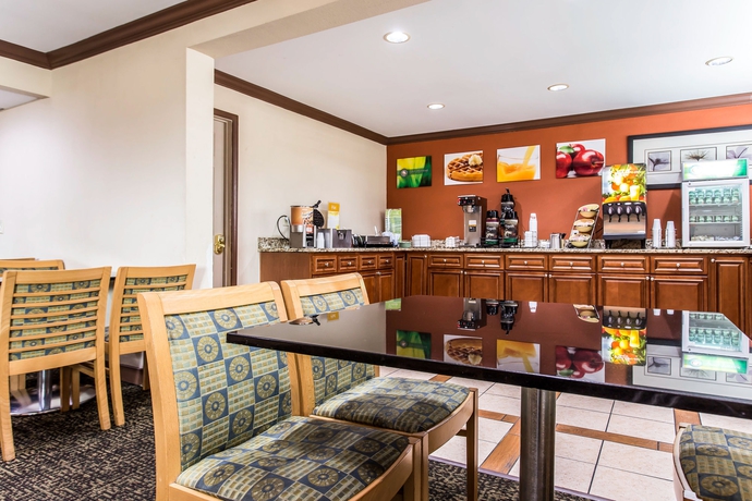 Imagen del bar/restaurante del Hotel Quality Inn and Suites Morrow Atlanta South. Foto 5