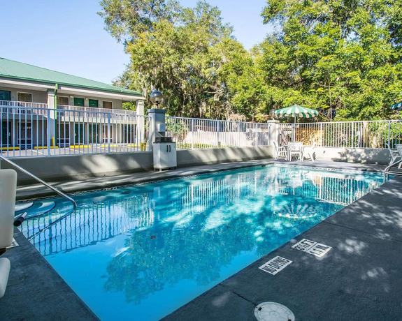 Imagen de la piscina del Hotel Quality Inn and Suites Near Panama City Beach. Foto 12