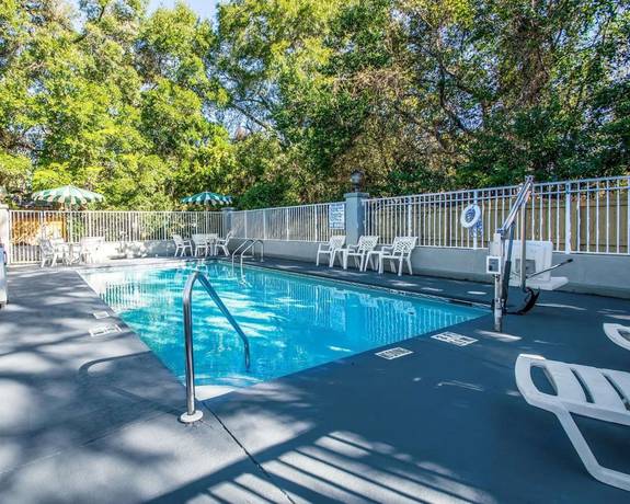 Imagen de la piscina del Hotel Quality Inn and Suites Near Panama City Beach. Foto 13