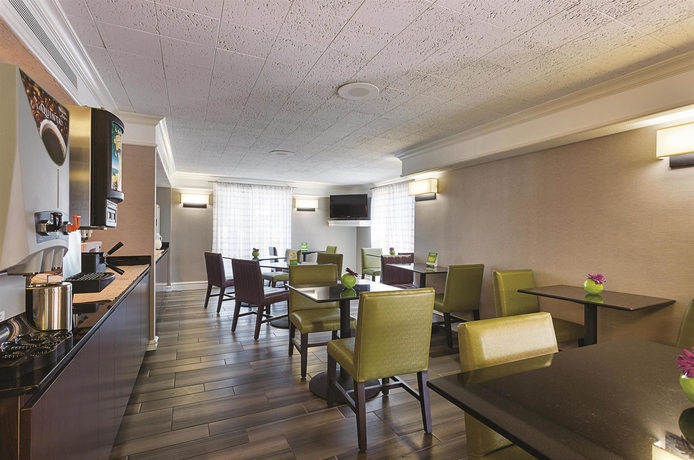 Imagen del bar/restaurante del Hotel Quality Inn and Suites North Charleston - Ashley Phosphate. Foto 4