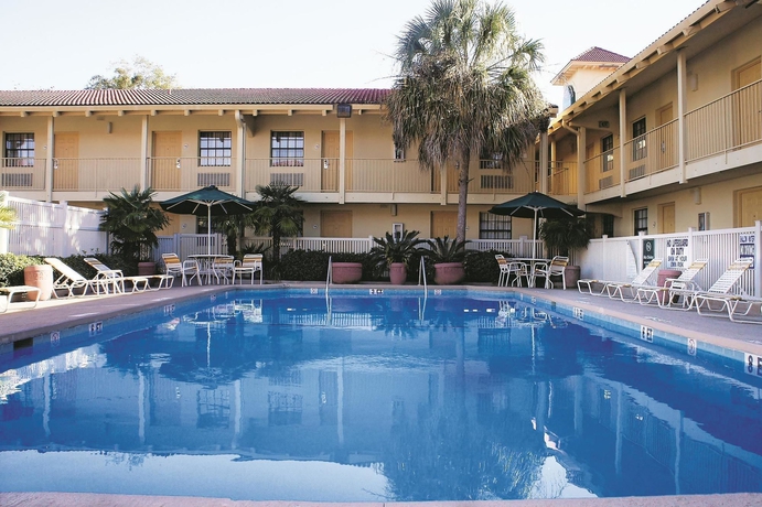 Imagen de los exteriores del Hotel Quality Inn and Suites North Charleston - Ashley Phosphate. Foto 11