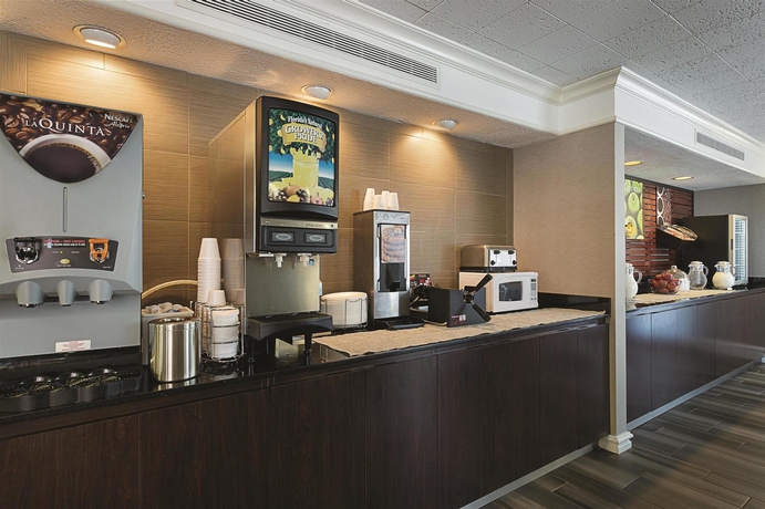 Imagen del bar/restaurante del Hotel Quality Inn and Suites North Charleston - Ashley Phosphate. Foto 5