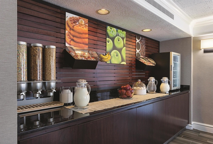 Imagen del bar/restaurante del Hotel Quality Inn and Suites North Charleston - Ashley Phosphate. Foto 6