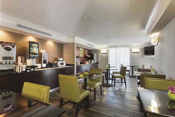 Imagen del bar/restaurante del Hotel Quality Inn and Suites North Charleston - Ashley Phosphate. Foto 7