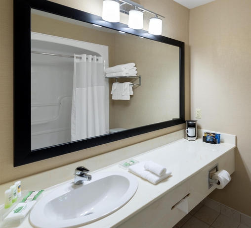 Imagen de la habitación del Hotel Quality Inn and Suites, Oakville. Foto 8