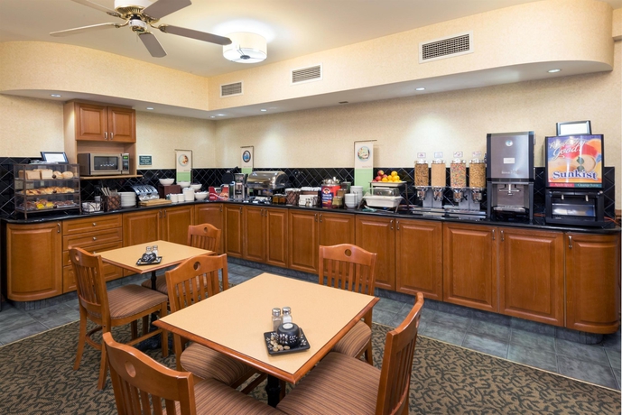 Imagen del bar/restaurante del Hotel Quality Inn and Suites, Oakville. Foto 3