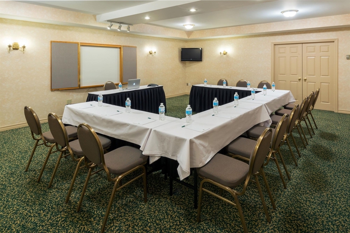 Imagen de los interiores del Hotel Quality Inn and Suites, Oakville. Foto 14