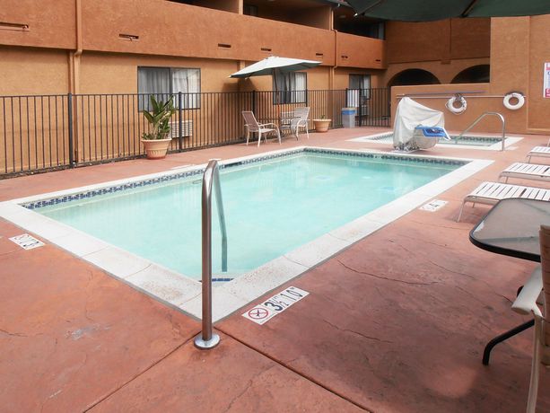 Imagen de la piscina del Hotel Quality Inn and Suites Oceanside Near Camp Pendleton. Foto 15