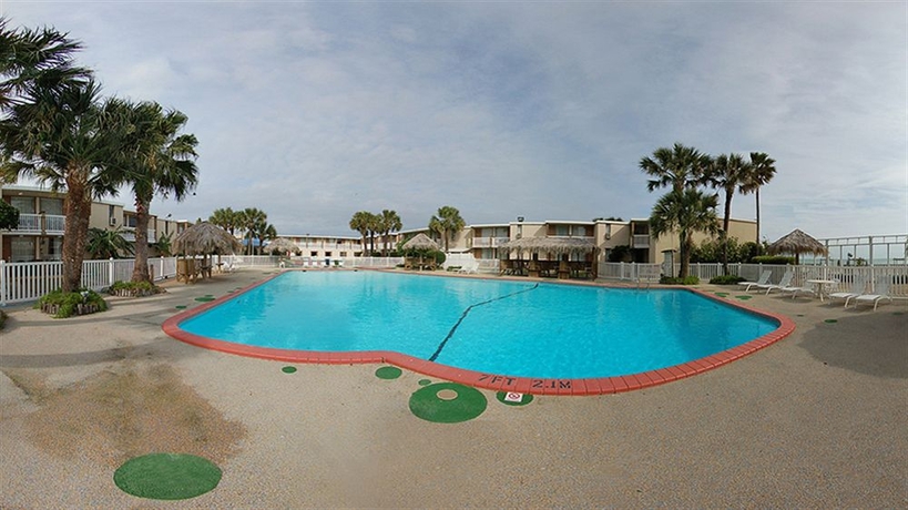Imagen de la piscina del Hotel Quality Inn and Suites On The Beach. Foto 13