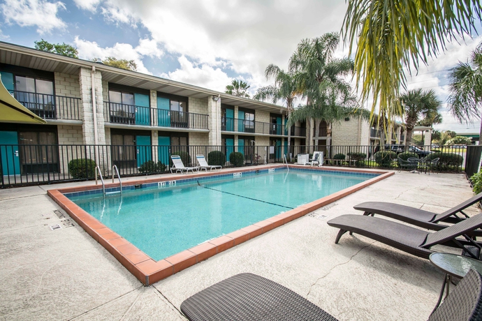 Imagen de la piscina del Hotel Quality Inn and Suites Orlando Airport. Foto 16