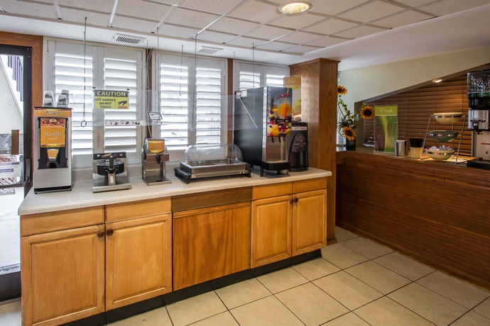 Imagen del bar/restaurante del Hotel Quality Inn and Suites Orlando Airport. Foto 2